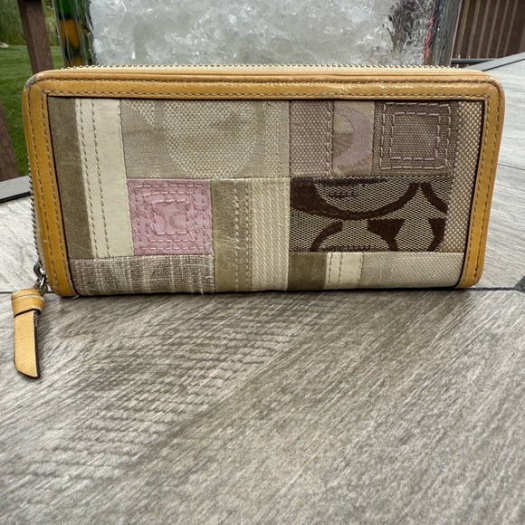 Vintage Coach Patchwork Leather Wallet in Purple Beige - Picture 1 of 13